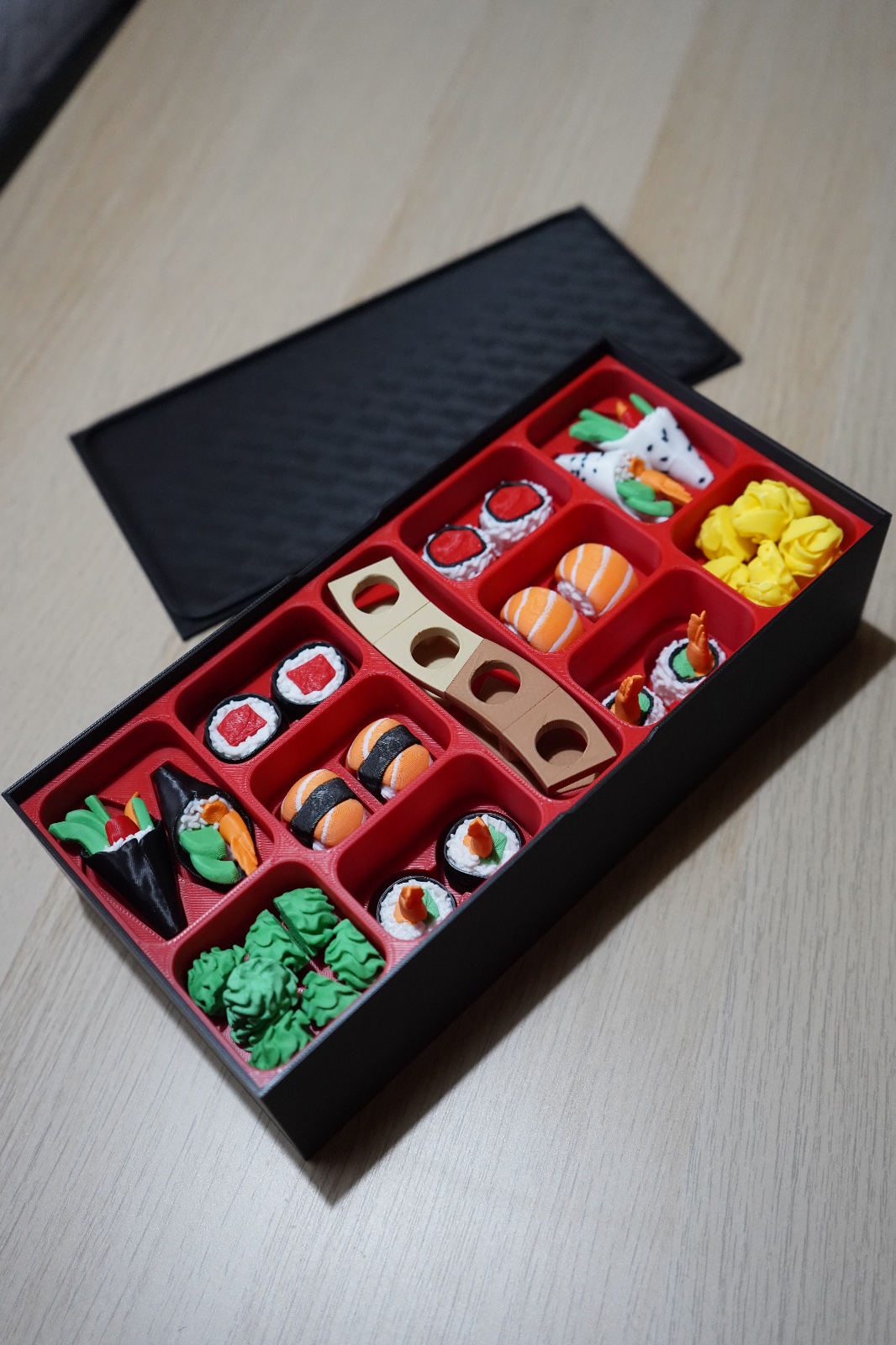 Sushi šach v bento boxe